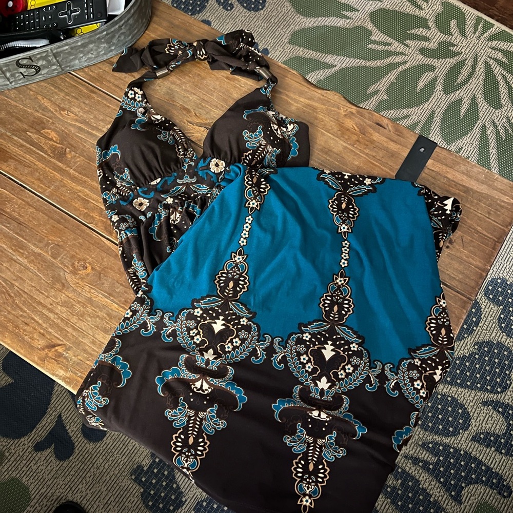 Snap beautiful long maxi dress size medium.